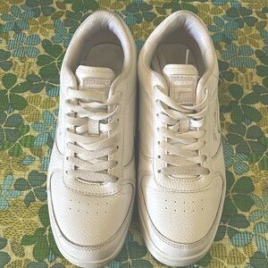 FILA Sneaker, Size: Men’s: 8.5, Color: White.
